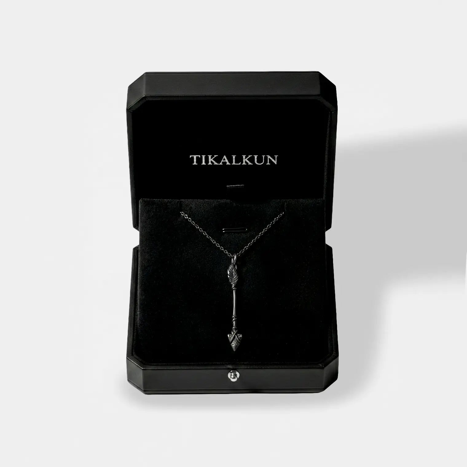 ARROW SILVER PENDANT INSIDE A LEATHER TIKALKUN JEWELRY BOX