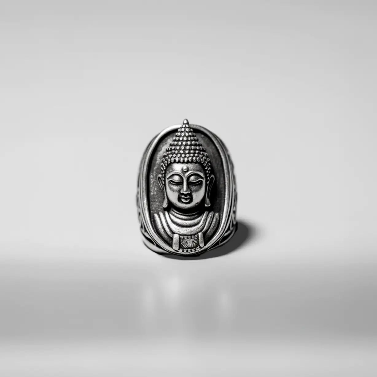 Handcrafted buddha silver ring for men, jewelry inspired in ancient cultures. 