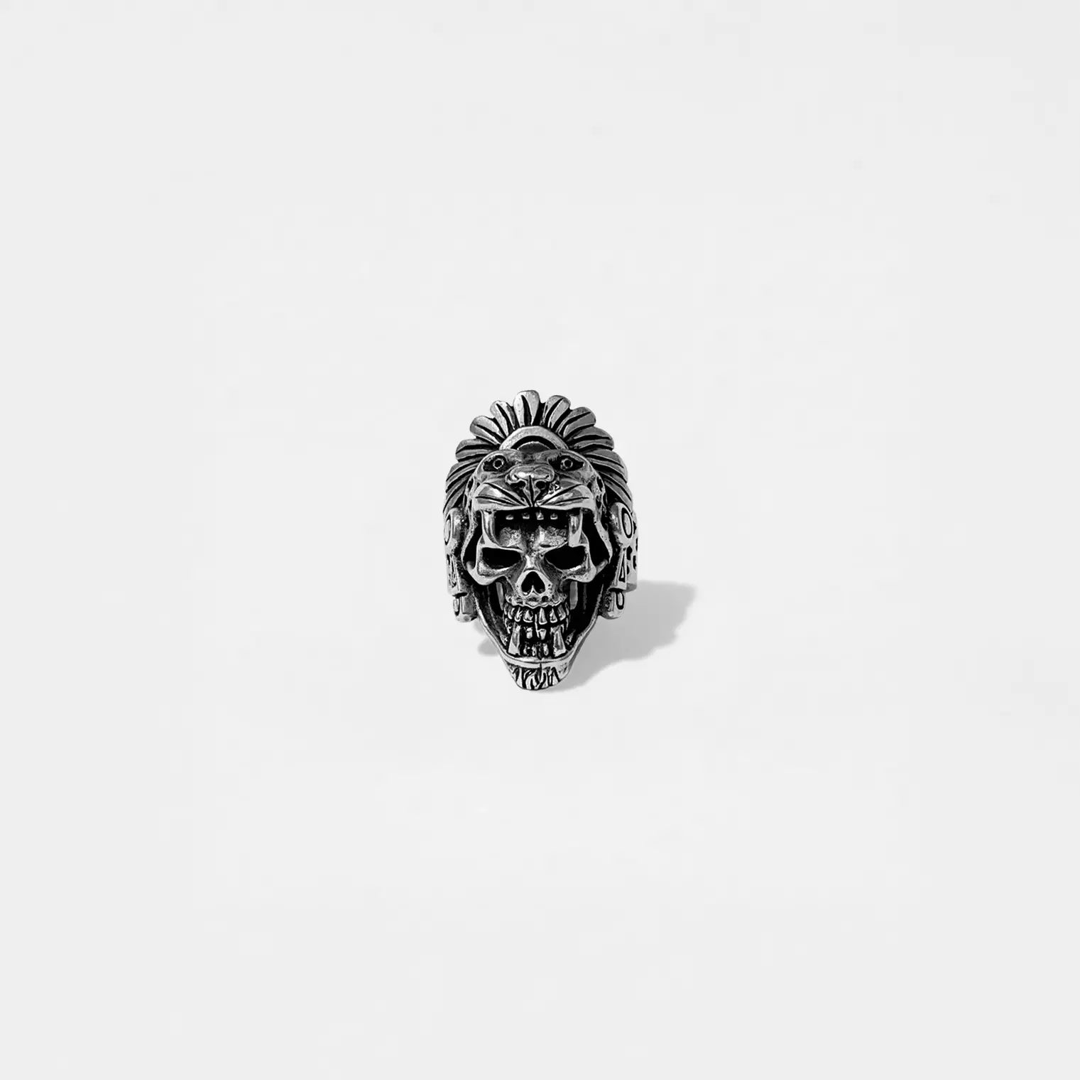 Skull jaguar-warrior ring on a light gray background