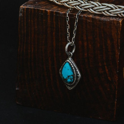 Drop Silver necklace with Turquoise