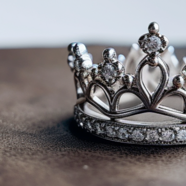 Victorian crown silver ring with zirconias