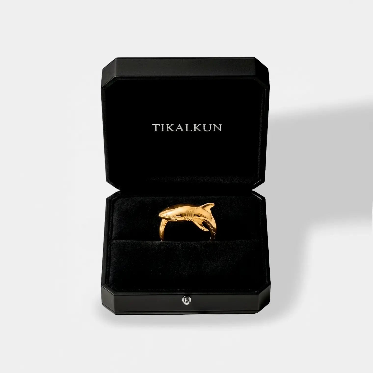 WHITE-SHARK GOLD RING INSIDE A TIKALKUN JEWELRY BOX