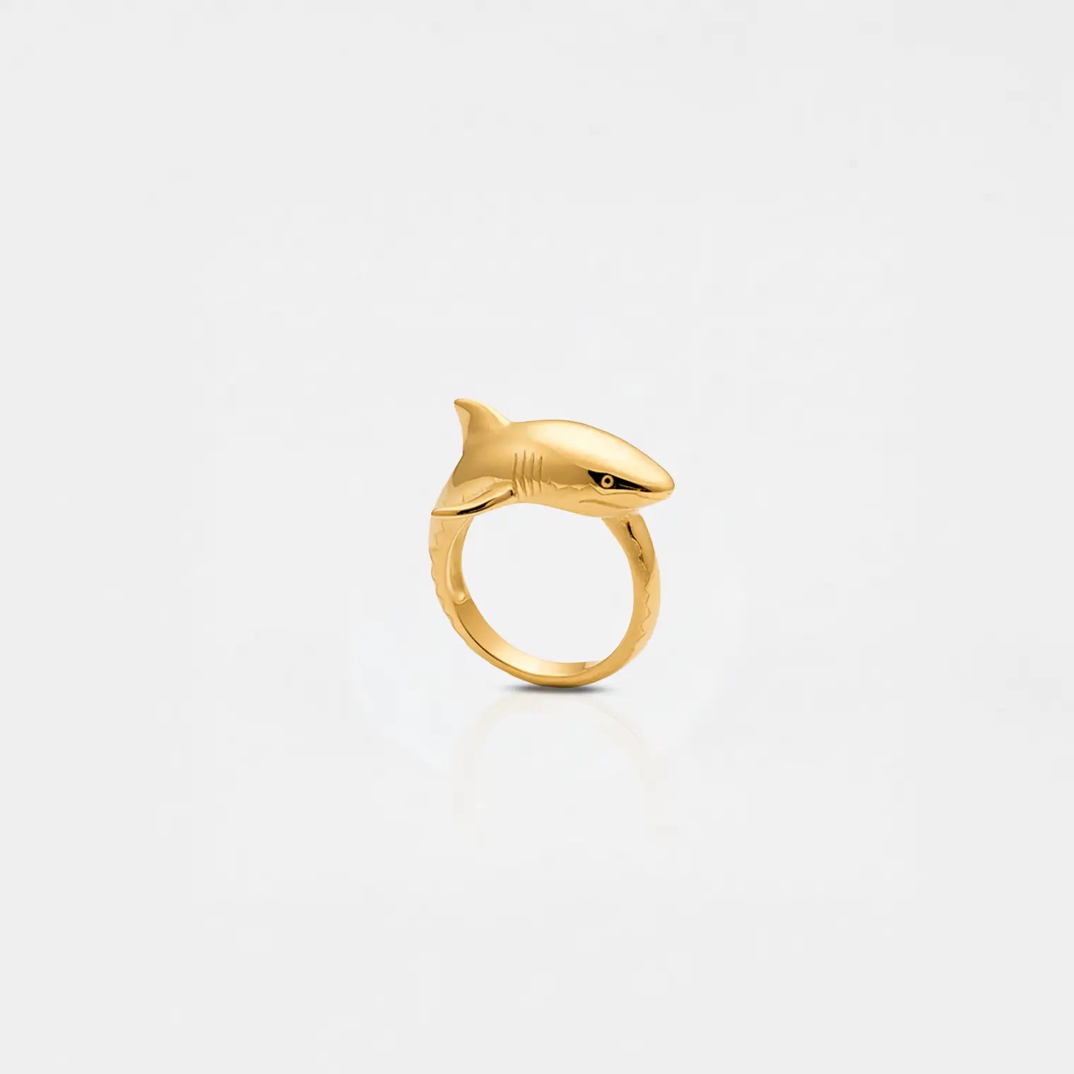 WHITE-SHARK GOLD RING ON A WHITE BACKGROUND