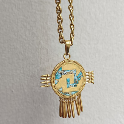 Chimalli de Yanhuitlán Pendant – Front View: A handcrafted pendant in 24K gold featuring natural turquoise inlays, inspired by the Mixtec Chimalli de Yanhuitlán, showcasing a central stepped fret design with intricate filigree and arrow bundles.