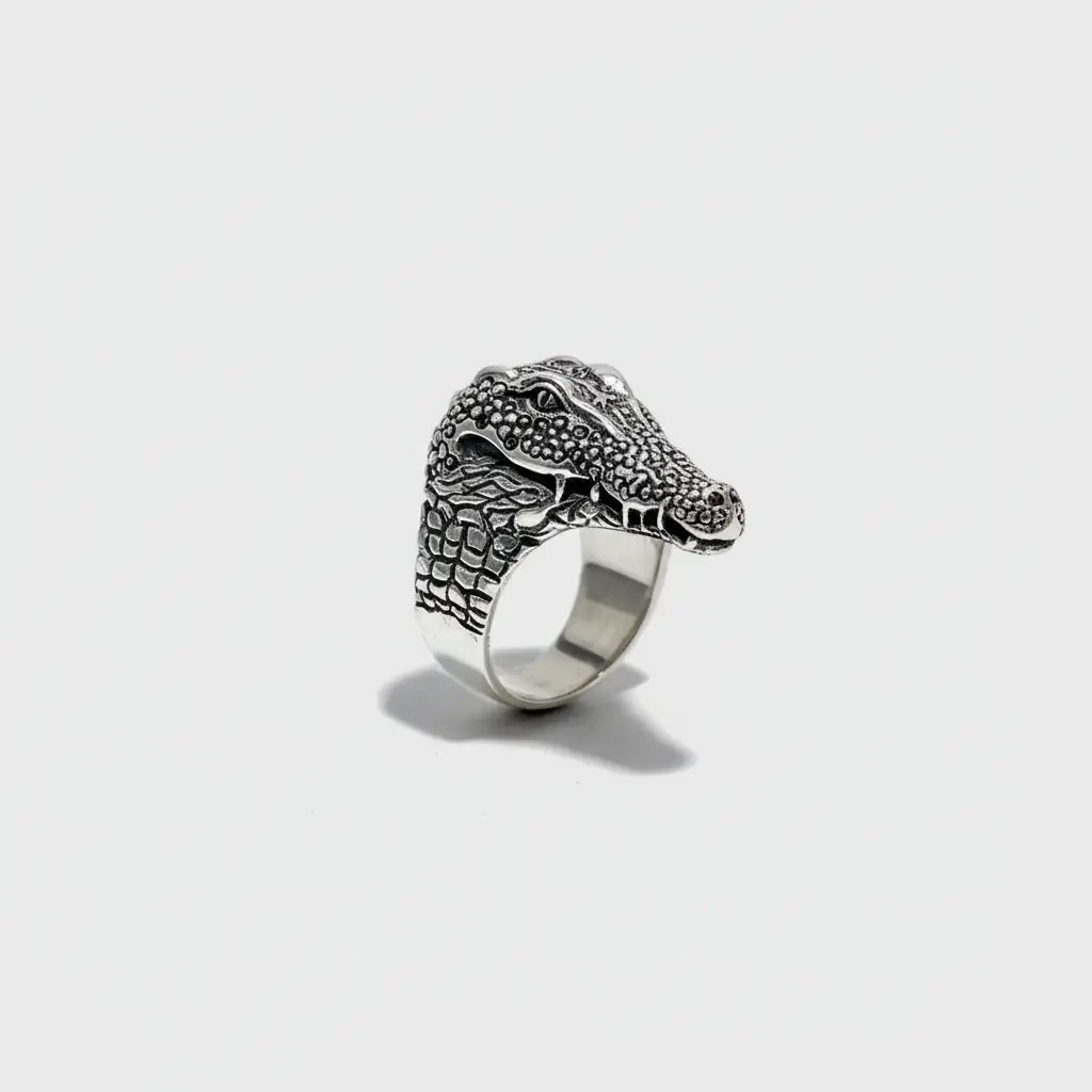 Handcrafted crocodile silver ring for men, Inspired in mayan mythology. Jewelry Inspired in wild animals