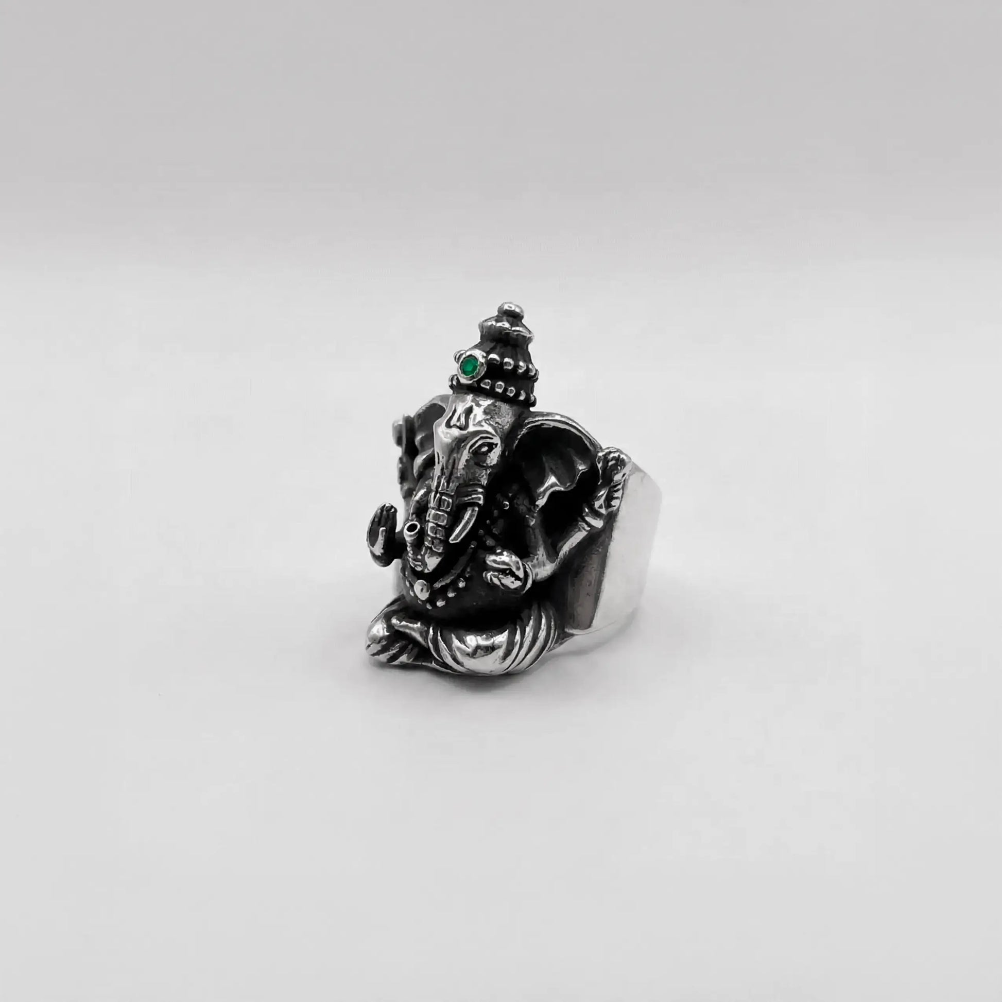 Handcrafted lord ganesha silver ring for men, jewelry inspired in ancient cultures. Hindu jewelry