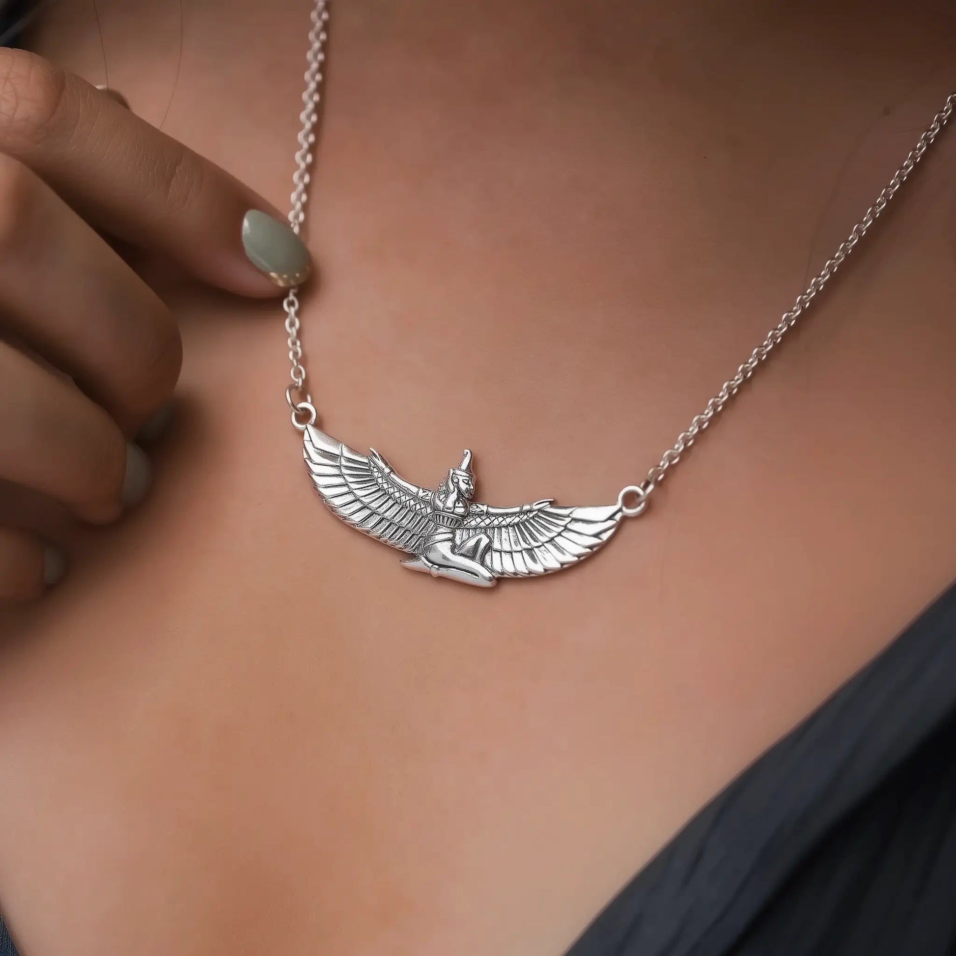 handcrafted isis silver pendant, egyptian goddess pendant, jewelry inspired in ancient cultures