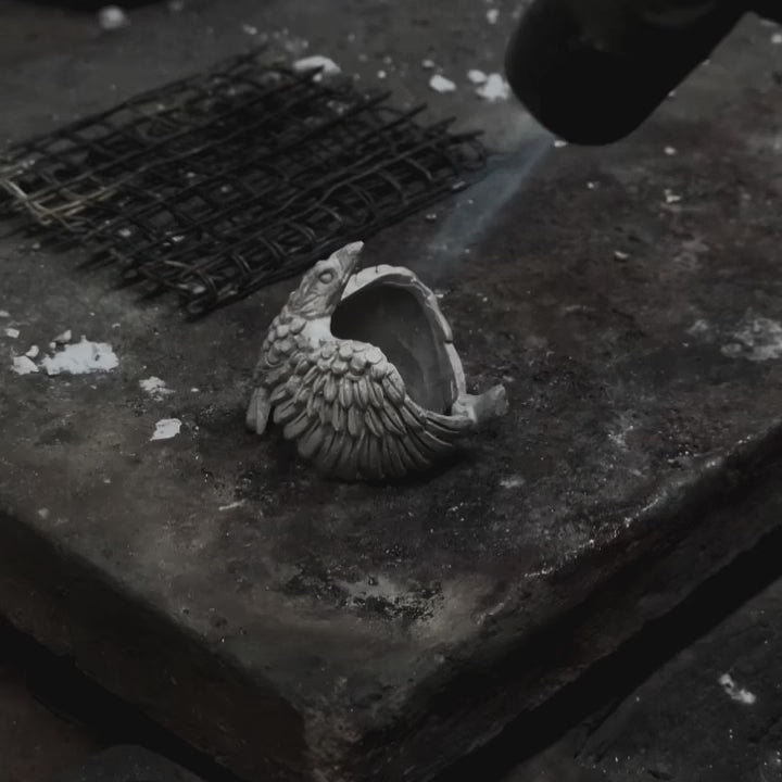 video of the elaboration for the crow silver ring in tikalkun jewelry