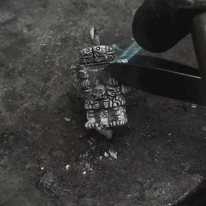 video of the elaboration process for the coatlicue silver necklace