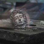 video of the elaboration process for the medusa silver ring in tikalkun jewelry