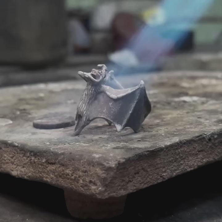 video of the elaboration process for the bat silver ring