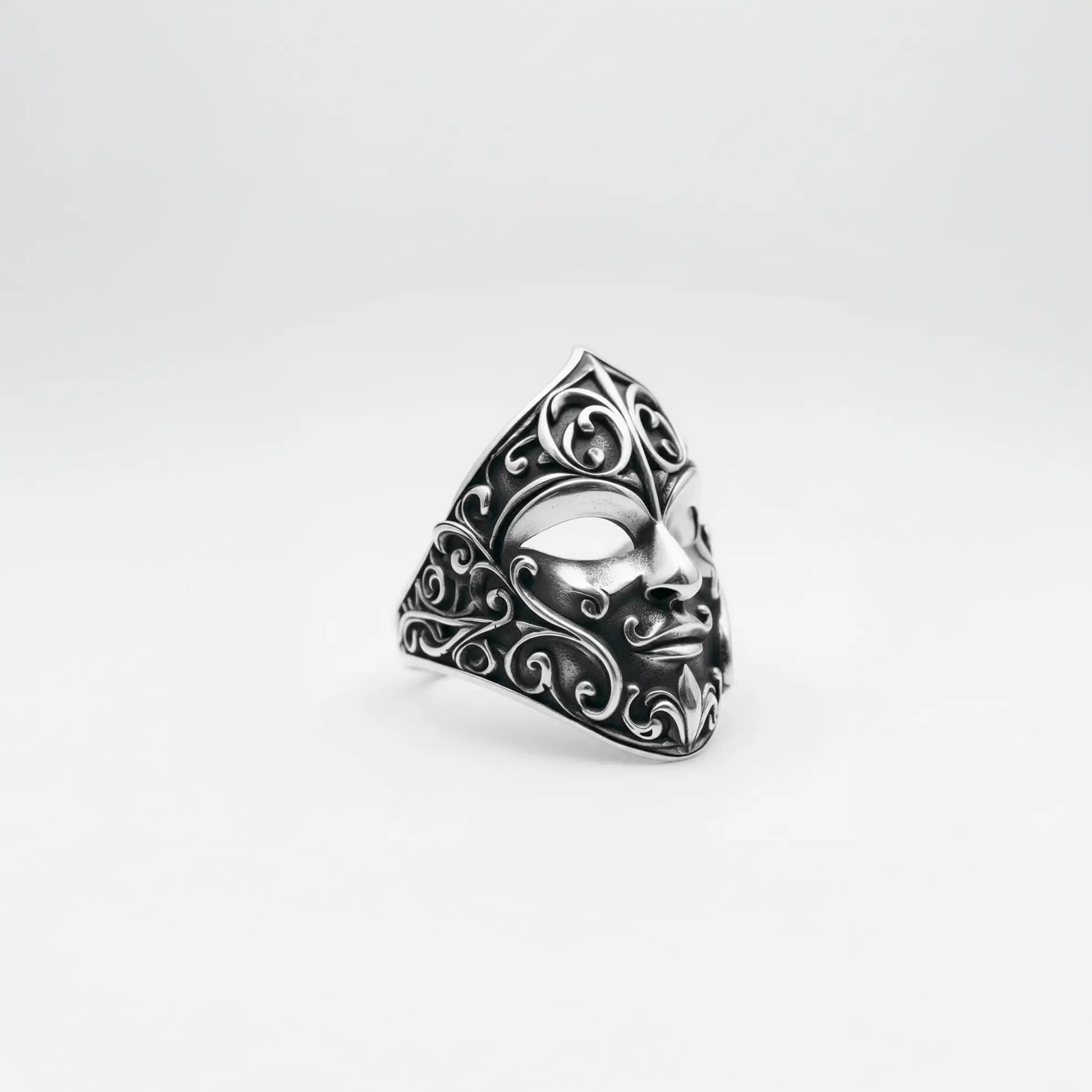 Handcrafted ventian mask silver ring for men, jewelry inspired in ancient cultures. 