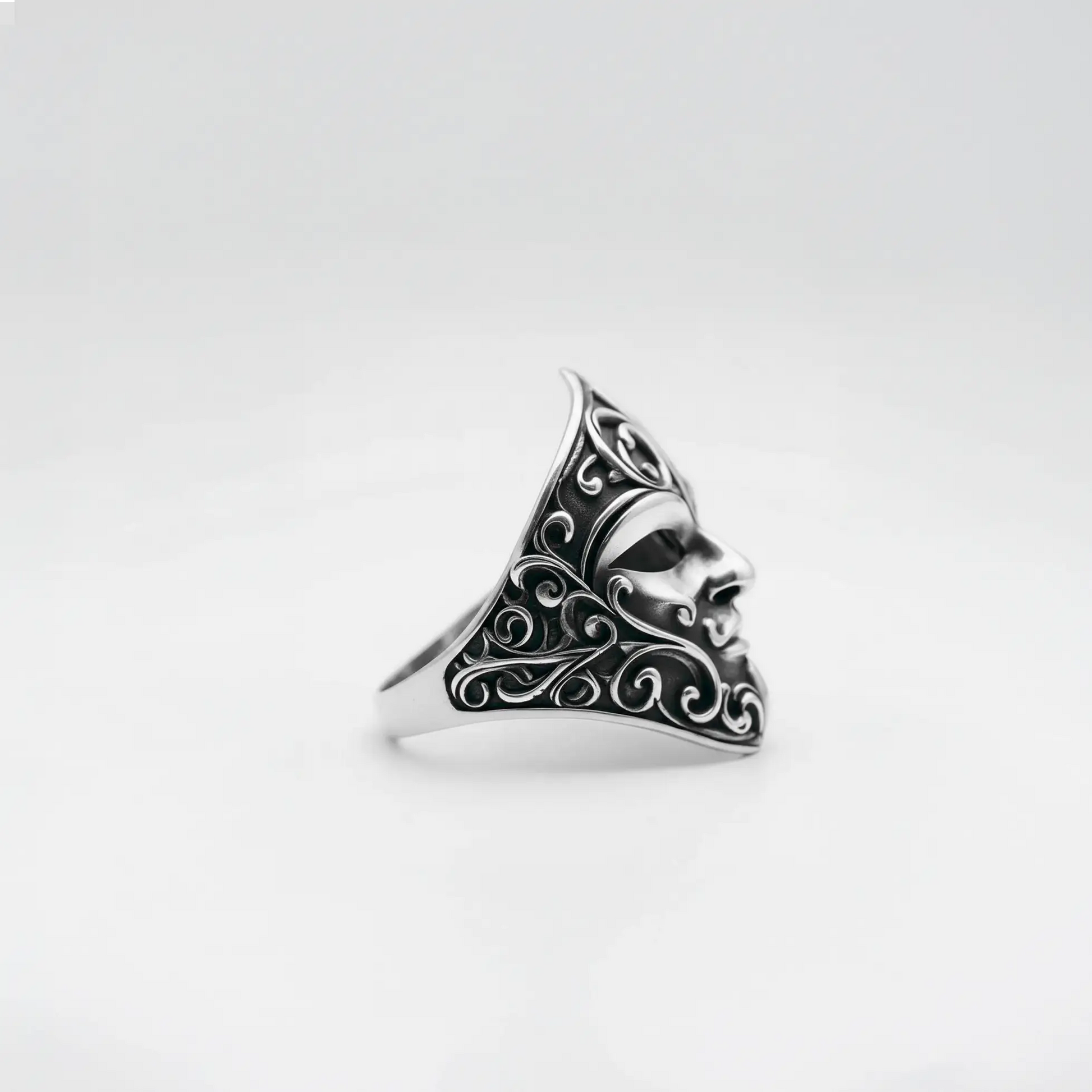 Handcrafted ventian mask silver ring for men, jewelry inspired in ancient cultures. 
