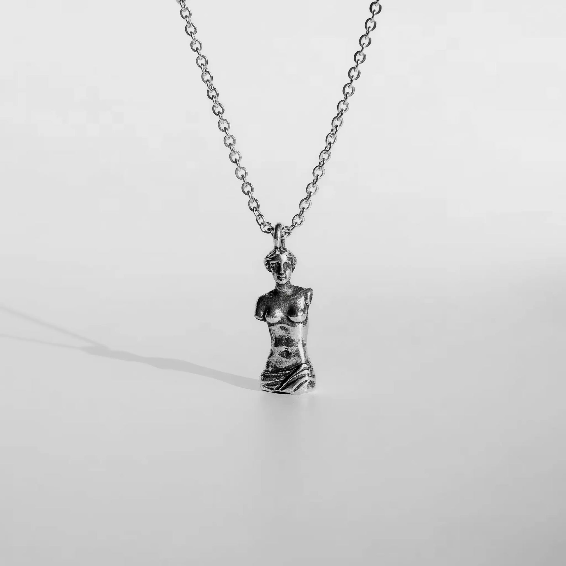 Handcrafted venus de milo silver pendant for men, jewelry inspired in ancient greece